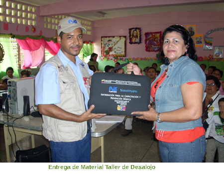 Entrega de material taller de desalojo